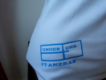 UNGER UNS | T-Shirt Logo Hüfte und Hashtag | Frauen